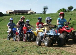  81 区四轮摩托和自然远足 